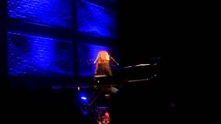 Tori Amos Sydney City Recital Hall 20 November 2014 Fire On the Side, Fire to Your Plain