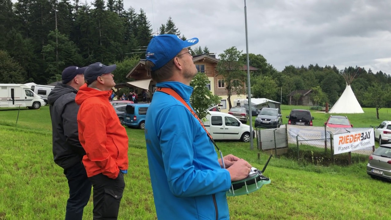 Pumuckl fliegt beim ÖVSV Landesfieldday 2019 - Rückenflug