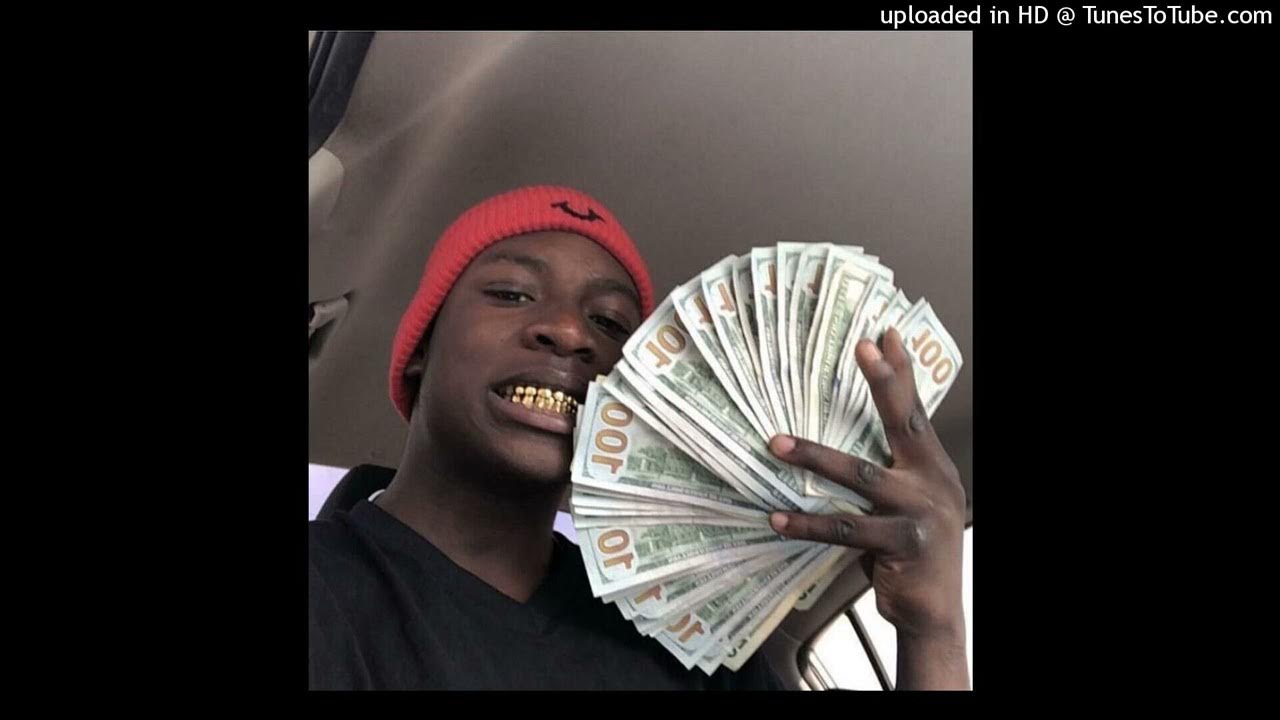 Трэвис скотт с деньгами. Мужчина с деньгами. Деньги на черном фоне. Богатый кот. Коррупция на черном фоне.