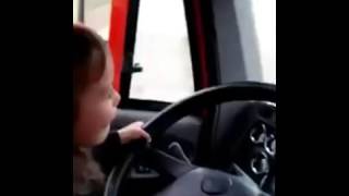 Zabinfo.RU: 3-х летняя девочка за рулем грузовика