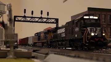 Old Paint Scheme NS C40-9 Tophat & CSX ES40DC Lead Mixed Manifest Train (HO Scale - HD 4K)