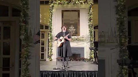 Elsa performing Im Just a Girl by No Doubt at the ...