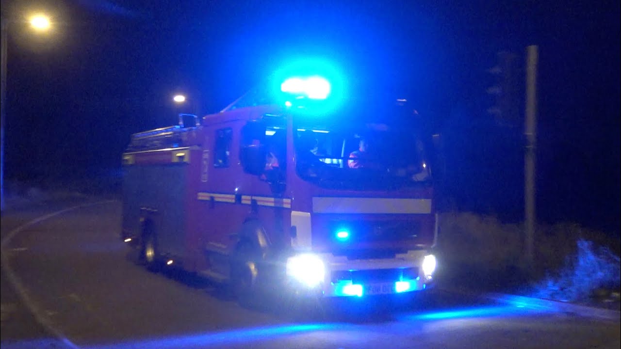 *TWO TONES* Greater Manchester Fire & Rescue Service Ashton Under Lyne Pump Turnout YouTube