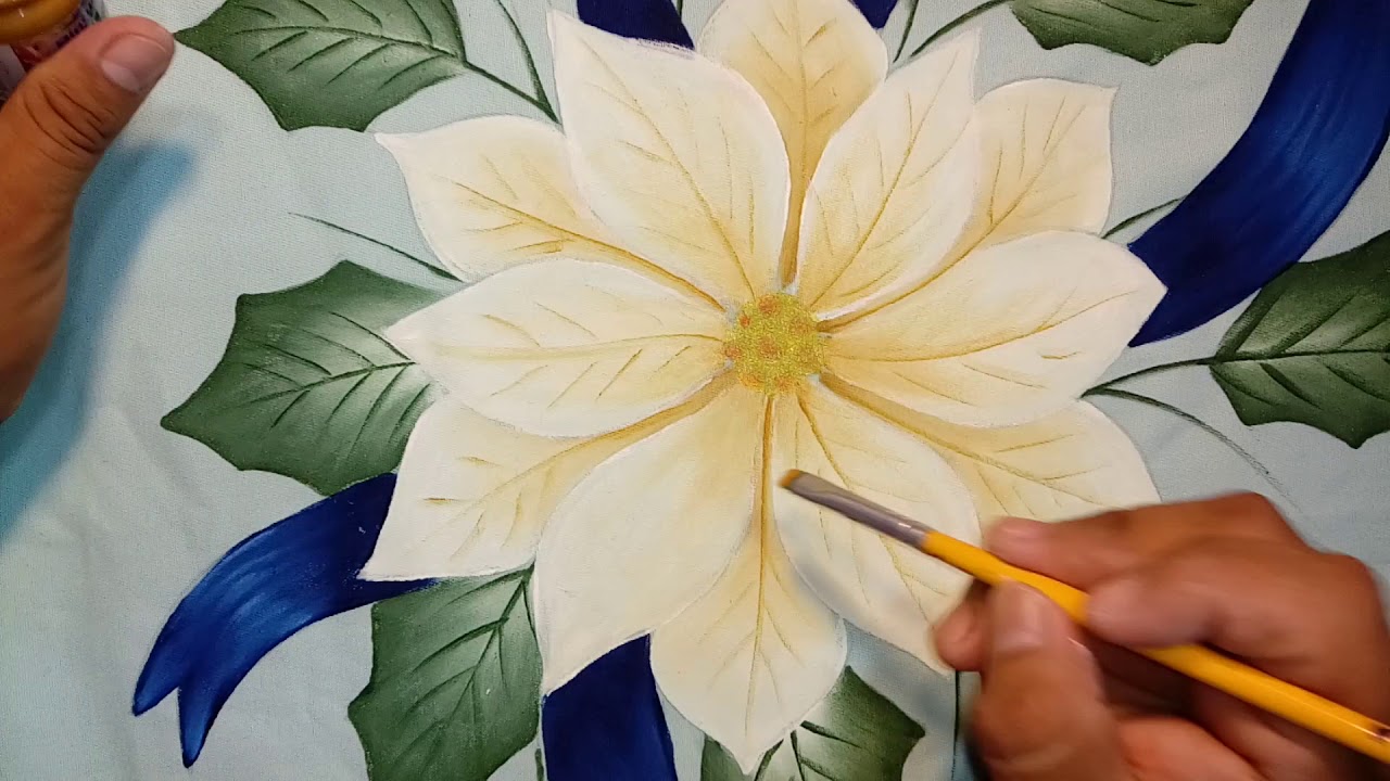 Pintando flor de nochebuena blanca.