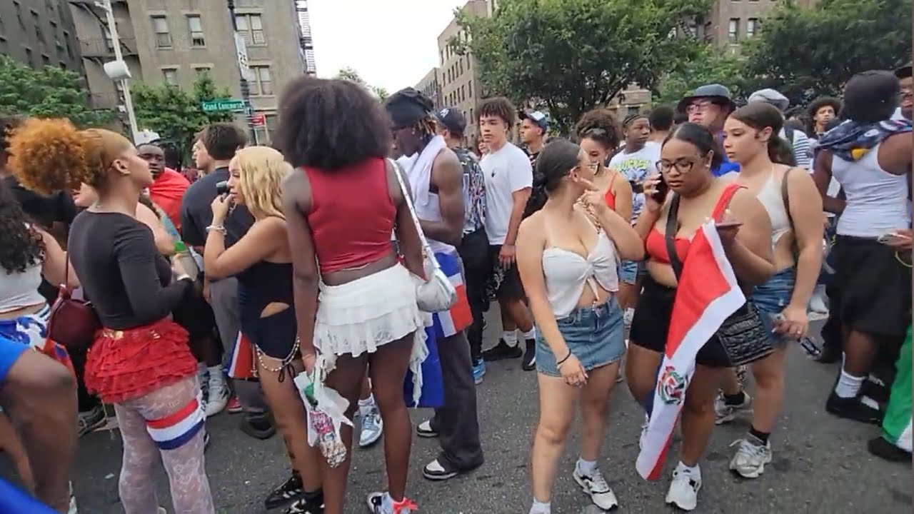 Parada dominicana en el bronx 2025