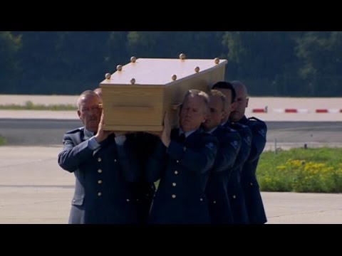 MH17 victims’ bodies arrive in Netherlands