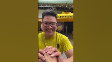 Cười té ghế khi thu tiền uống cafe của khách