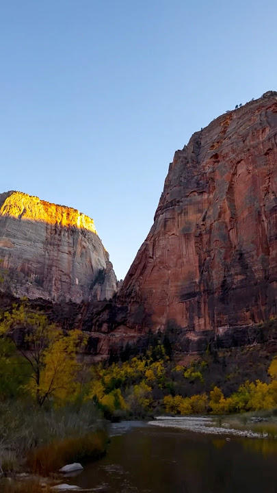 Fall colors in Zion National Park, Utah #zion #zionnationalpark #summeronshorts