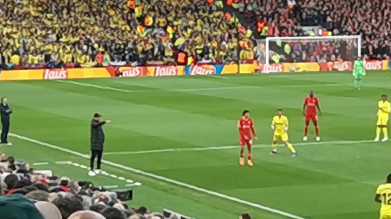 Klopp extends contract! 😁 Fans Sing "I'm so glad that Jürgen is a Red ...
