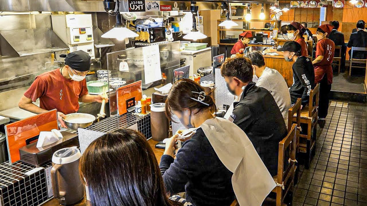 止まらない天ぷらラッシュ！熟練職人が躍動する行列の絶えないうどん屋に密着！大阪奈良のうどん屋まとめ５選