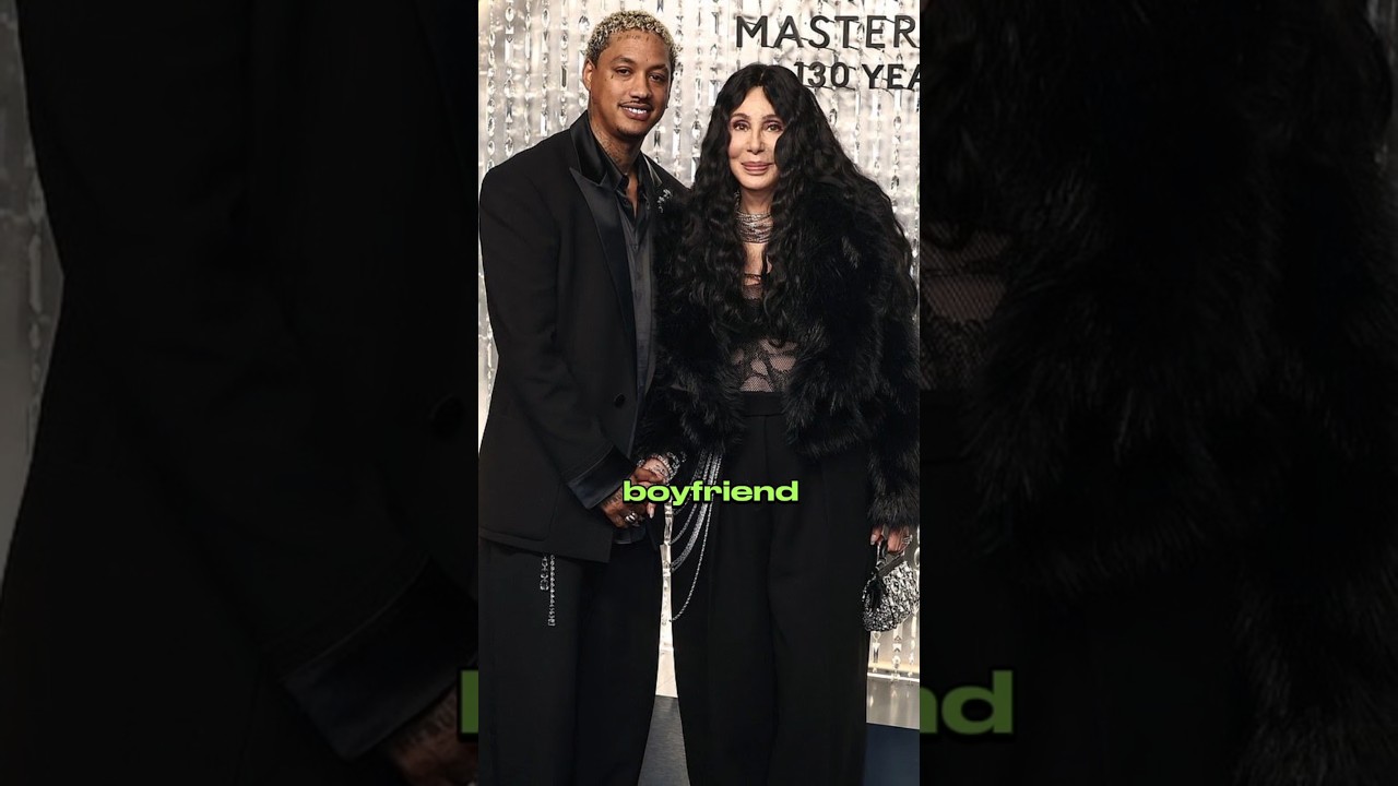 Шер и Александр «AE» Эдвардс вышли на мероприятие Swarovski, держась за руки.