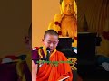 khuôn mặt của thầy rất khôi ngô