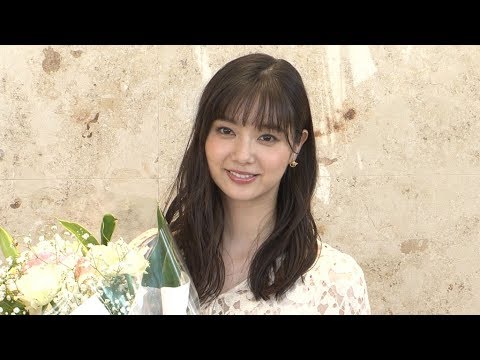 新川優愛が結婚会見発表、お相手はロケバス運転手　1