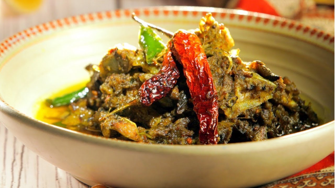 Ilish Macher Matha Diye Kochur Shak | Hilsa Fish Head Recipe By Ananya | Durga Puja Special Recipe | India Food Network