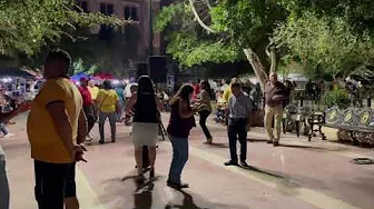 Plaza de Armas. Sábado  de baile. Me gusta el Takata