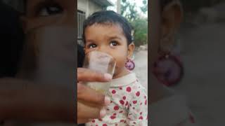 anamta suka minum jamu#anamta #anamtakhan#pakistankids #fyp #bayigemoy#jamu#minumjamu #jamugendong