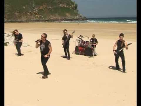 Videoclip de la banda cÃ¡ntabra de Heavy Metal "Adgar" dirigido por Ãlvaro Oliva. Tema extraÃ­do de su album "MÃ¡s allÃ¡ del sol". Realizado entre Cantabria y Madrid en mayo de 2006. La versiÃ³n subida se desincroniza en algunos momentos, cosa que en el original no ocurre y ha ocurrido por la compresiÃ³n de youtube. :( El videoclip cuenta con actores de la escuela de teatro e interpretaciÃ³n "Escena MiriÃ±aque" de Santander. WWW.ALVAROOLIVA.COM WWW.ADGAR.TK