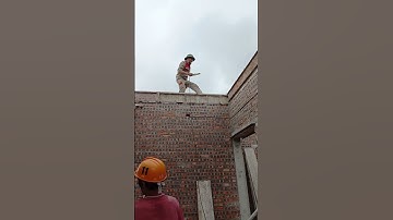 Ghép cốp pha vừa dỡ từ tầng 1 đem lên