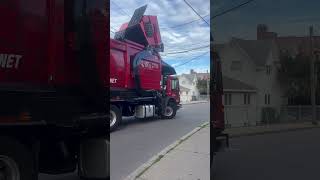 Waste innovation front loader #automobile #trucker #garbagecollection #garbagetruck