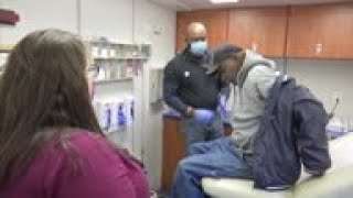 Medical van helps NYC homeless to ease ER overload