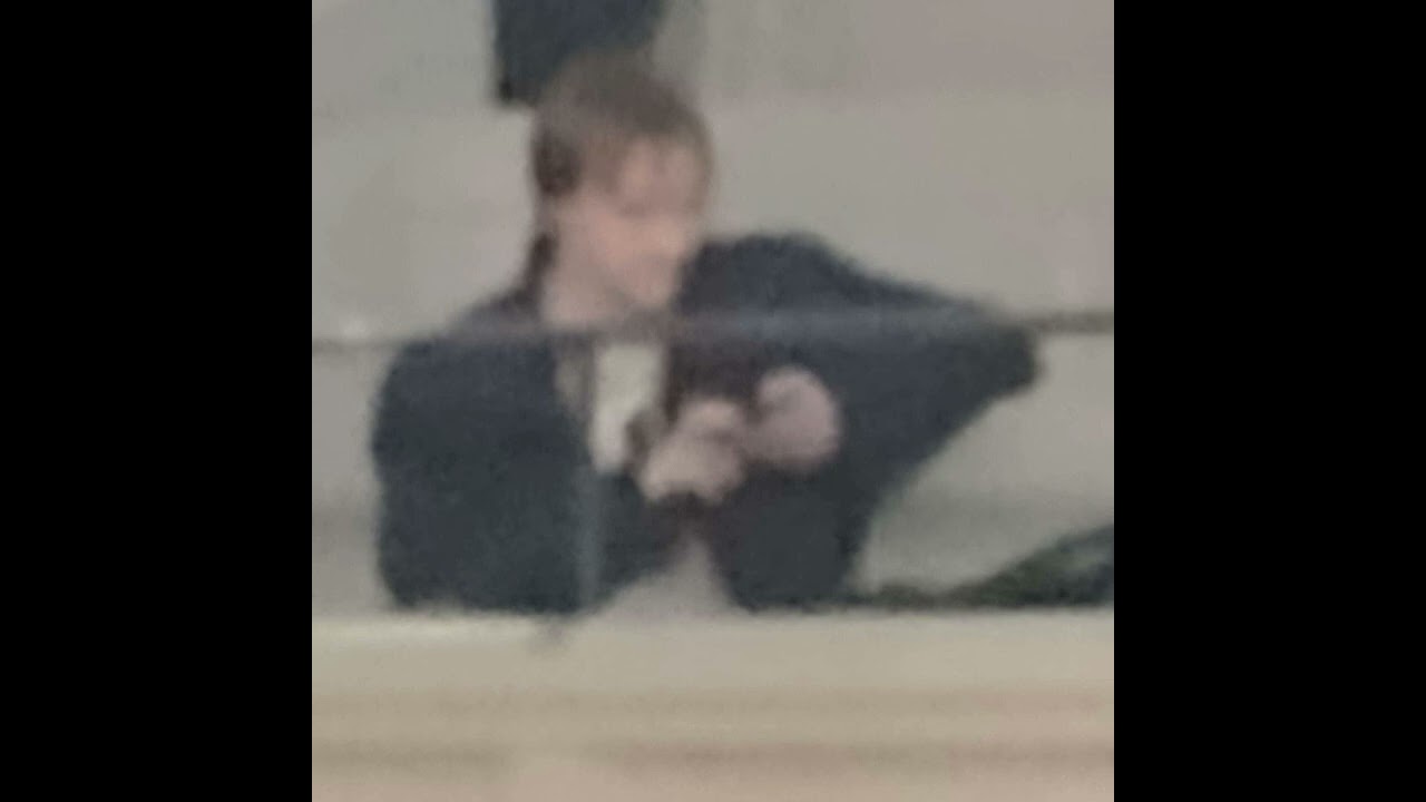 Lisa Doop - I Pretend To Like The Residents For Clout