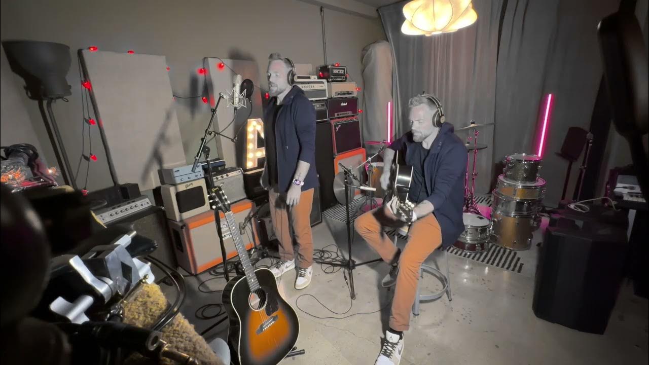 Nate Amor - "Use Somebody - Acoustic" - (Kings of Leon Cover) Nate Amor - "Use Somebody - Acoustic" - (Kings of Leon Cover)