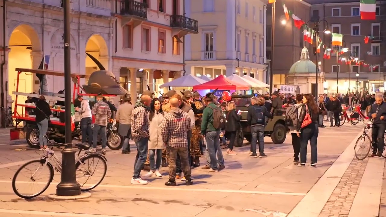 RIMINI: La festa degli Alpini invade il centro tra alcol e musica | VIDEO