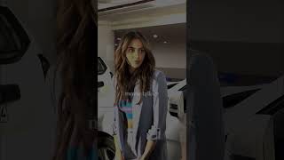 Rakul Preet Stops And Gives Selfie To Fans At Airport