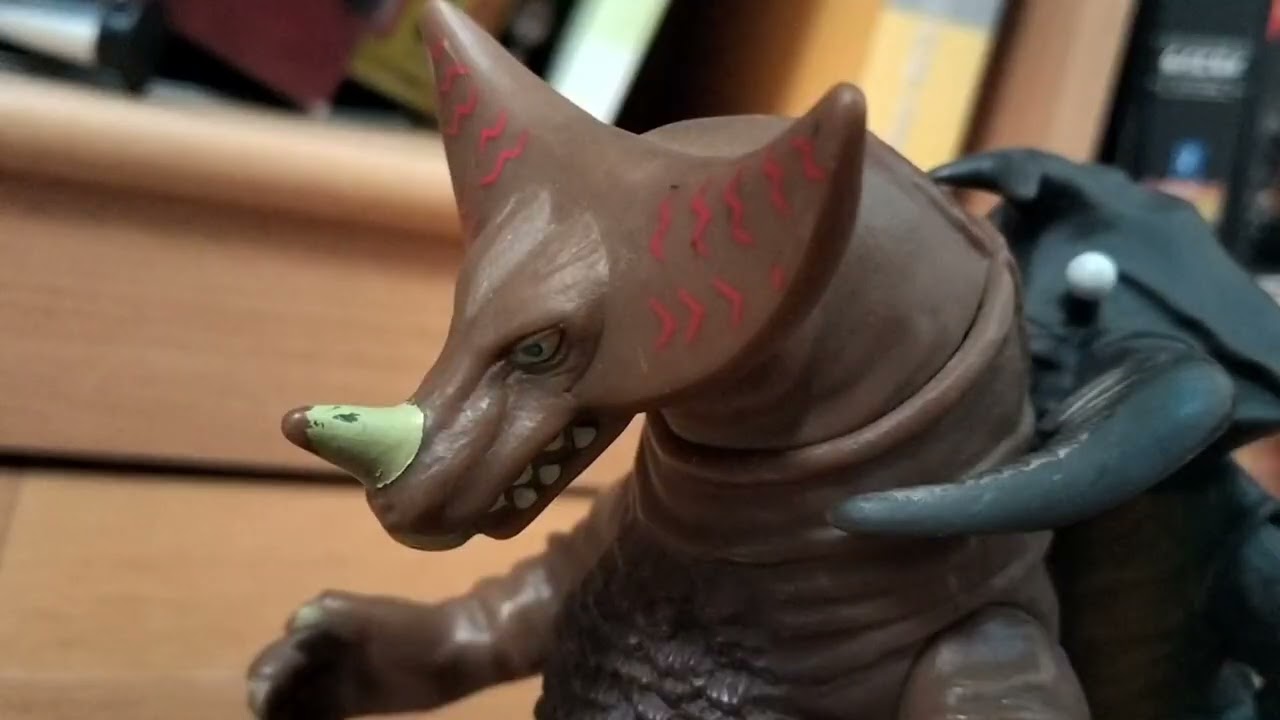 ゴモラ対グドン - YouTube