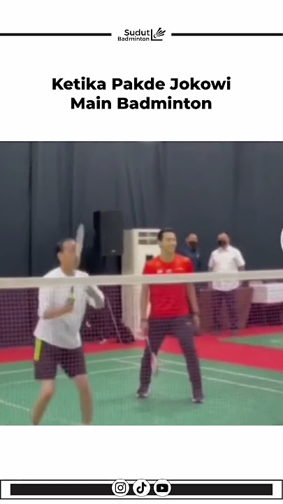 Ketika Pakde Jokowi Main Badminton