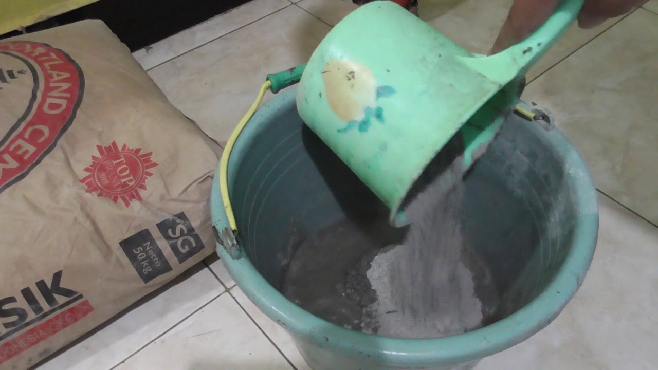 Cara Bikin Adonan Semen - Aci Cor-coran Lantai Samping Teras Rumah