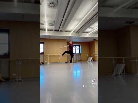 Practicing my Ballet Turns | Intermezzo Ambassador Claudia Garcia