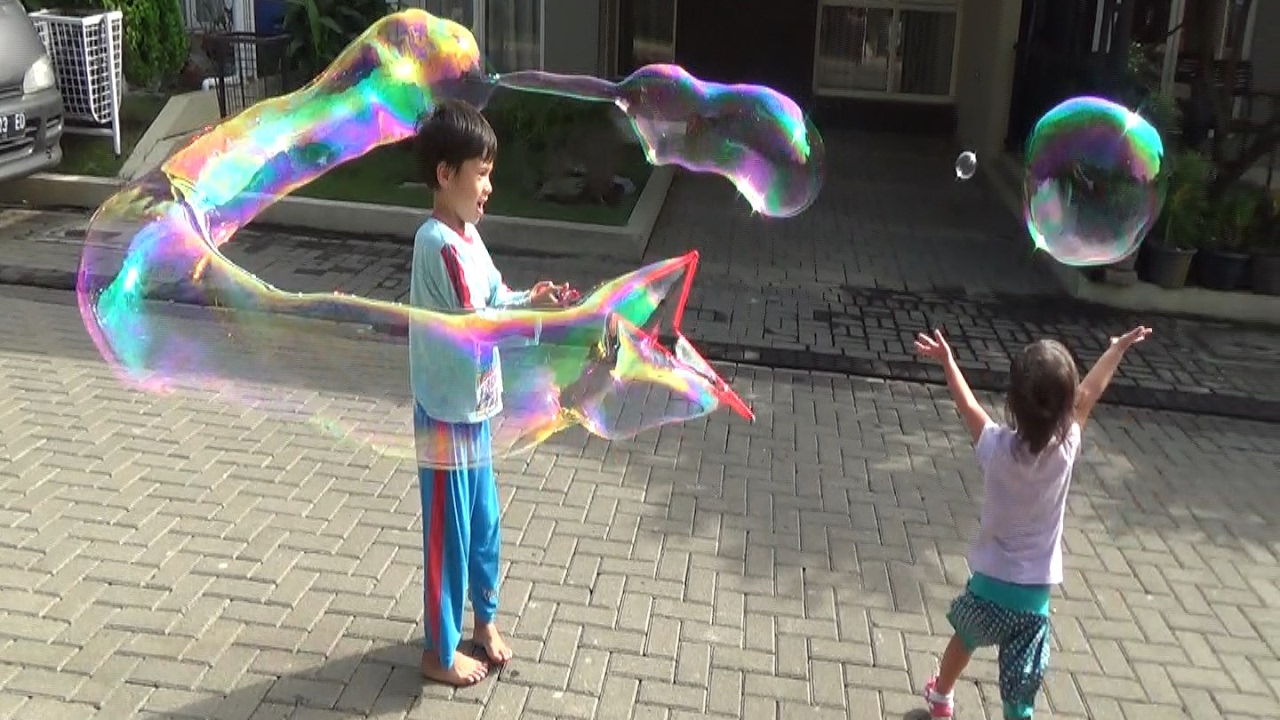 UNBELIEVABUBBLE Giant Bubbles -  Bola Sabun Super Besar - Bubble Thing