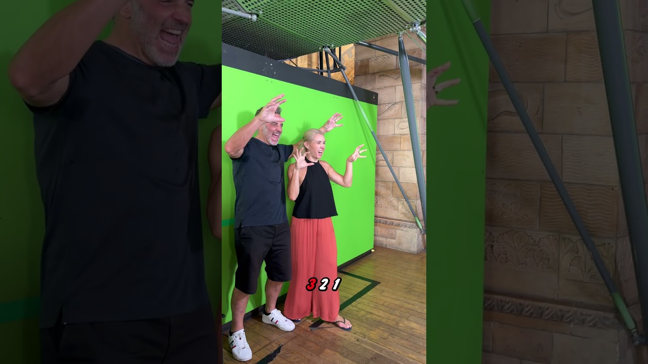 T-Rex Dinosaur Photo Booth Experience #london #whatsnicdoing #nicholaspettas