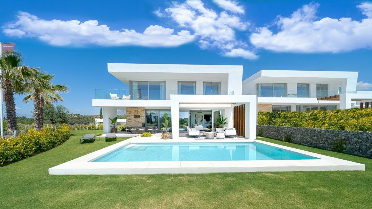 Magnificent Villa with Panoramic Views in Marbella | €1.350.000 | Marbella Hills Homes Real Estate