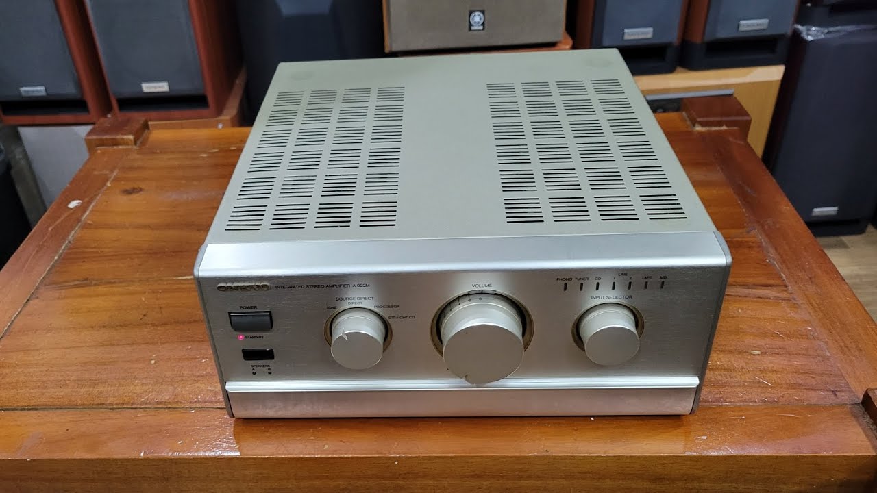 Testing the Onkyo A922M amplifier before delivery to a customer in
