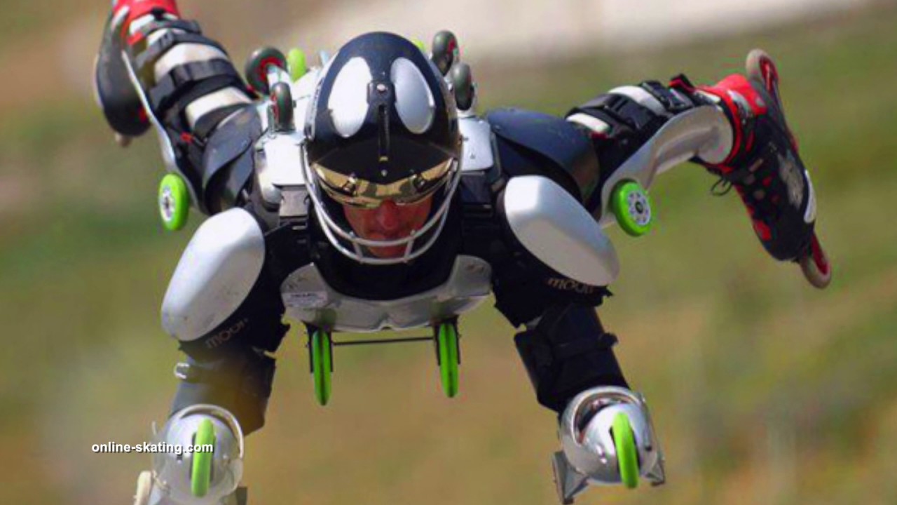 Мфр тренировка упражнения. Костюм из роликов. Парень на роликовых коньках. Держать телефон подальше от уха. Rolling men.