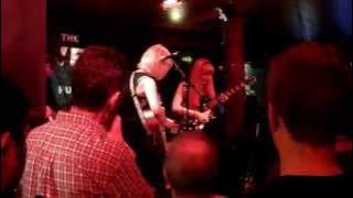 The Mona Lisa Twins - Bus Stop / Please Please Me @ The Cavern Pub