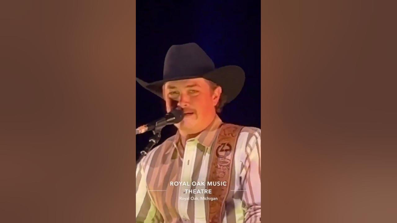 Zach Top reacts to fan's spicy sign
