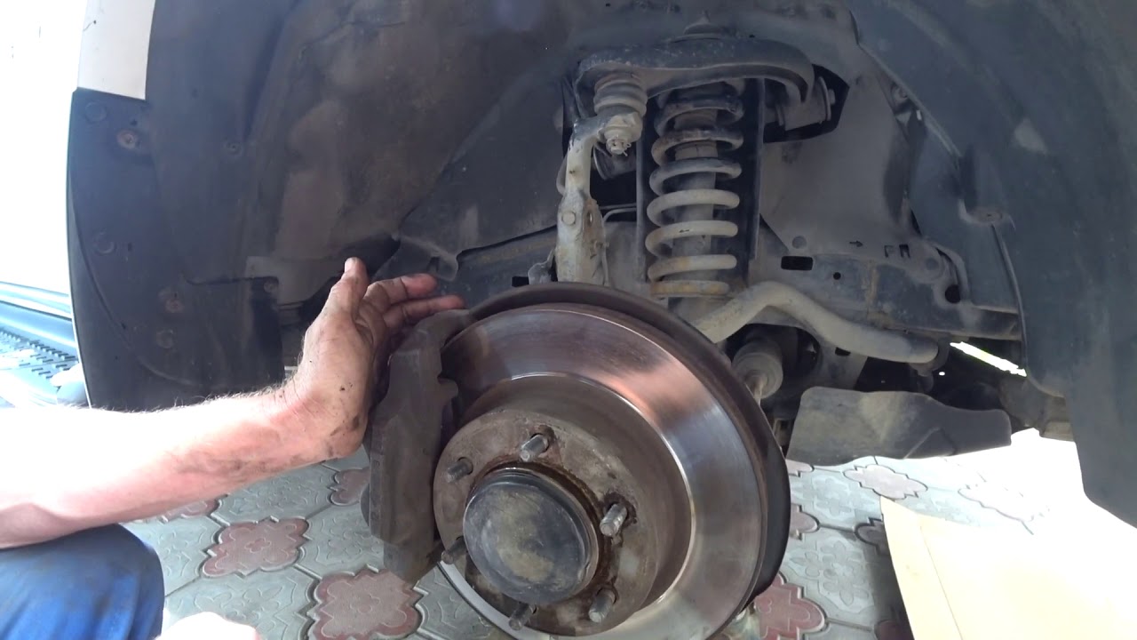 Замена передних стоек и втулок стабилизатора, а также тормозных дисков и колодок на Тойота 4runner