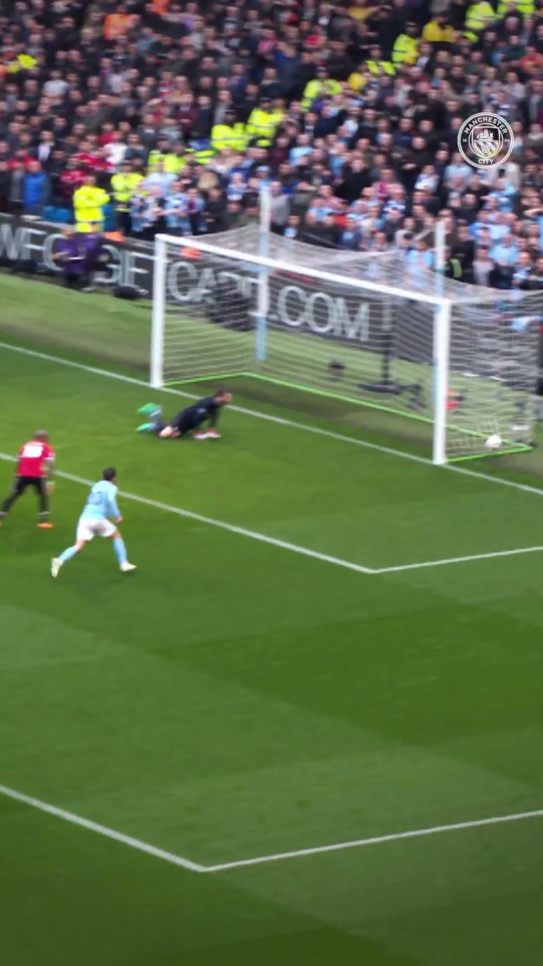 ??? GUNDOGAN in those CLUTCH moments! #mancity #football #goals #shorts #shortsvideo #shortsfeed