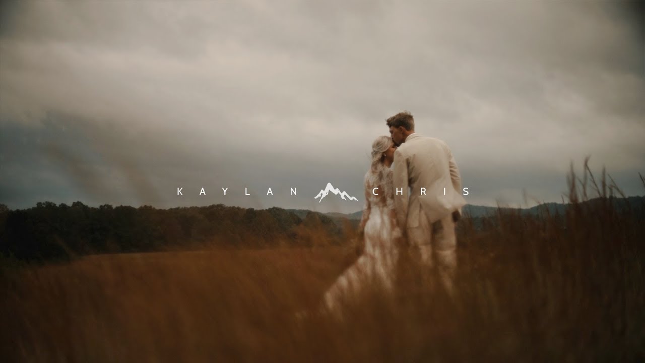 Sweet personal vows and an EPIC sunrise make an amazing combo 😍Mountain view farms wedding