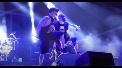 Five Finger Death Punch - Wash It All Away w / Phil Labonte of All That Remains LIVE [HD] 5/17/17