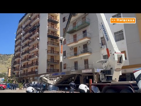 Video Operai cadono da una gru: due morti e due feriti gravi