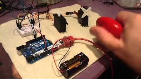 Wii Nunchuk controls servo motors - robotics !