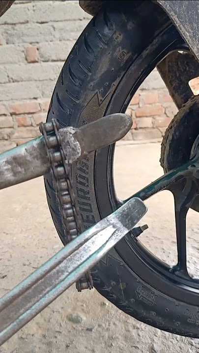 How to open a tubeless tire beat//How to remove tyre bit from rim without machine#shortvideo#tyre