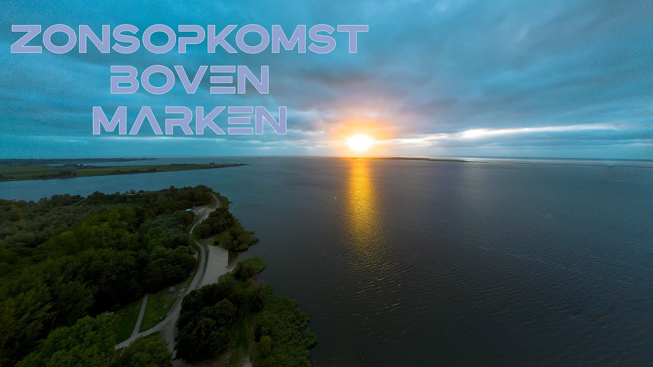Zonsopkomst boven het Markermeer vanaf Hemmeland, Monnickendam