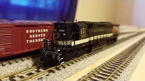 N Scale Intermountain Southern High Hood SD40-2 with ESU Loksound