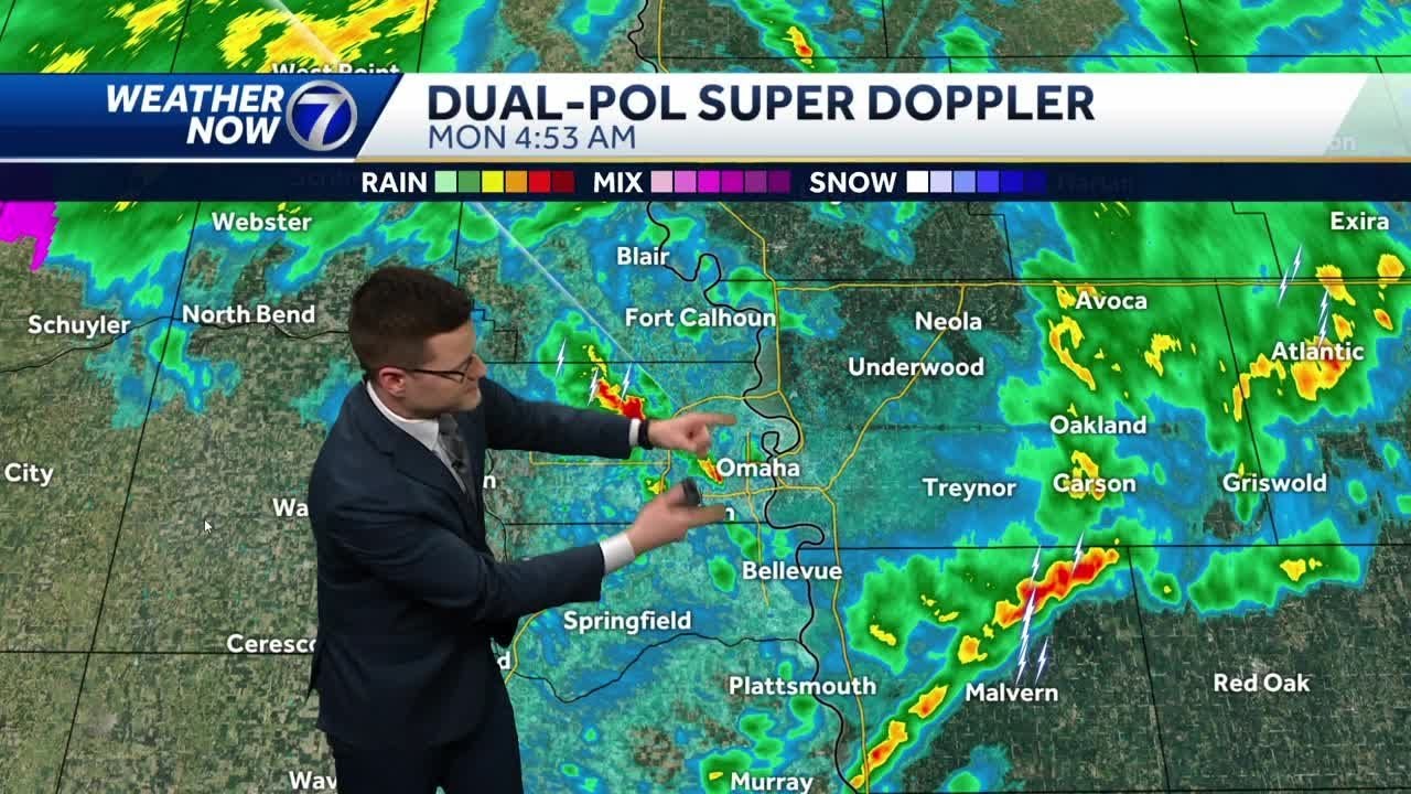 Wet start Monday, snow chance and cold coming - YouTube