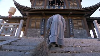Kung Fu Movie! The unknown sweeping monk is actually the number one master of Shaolin!